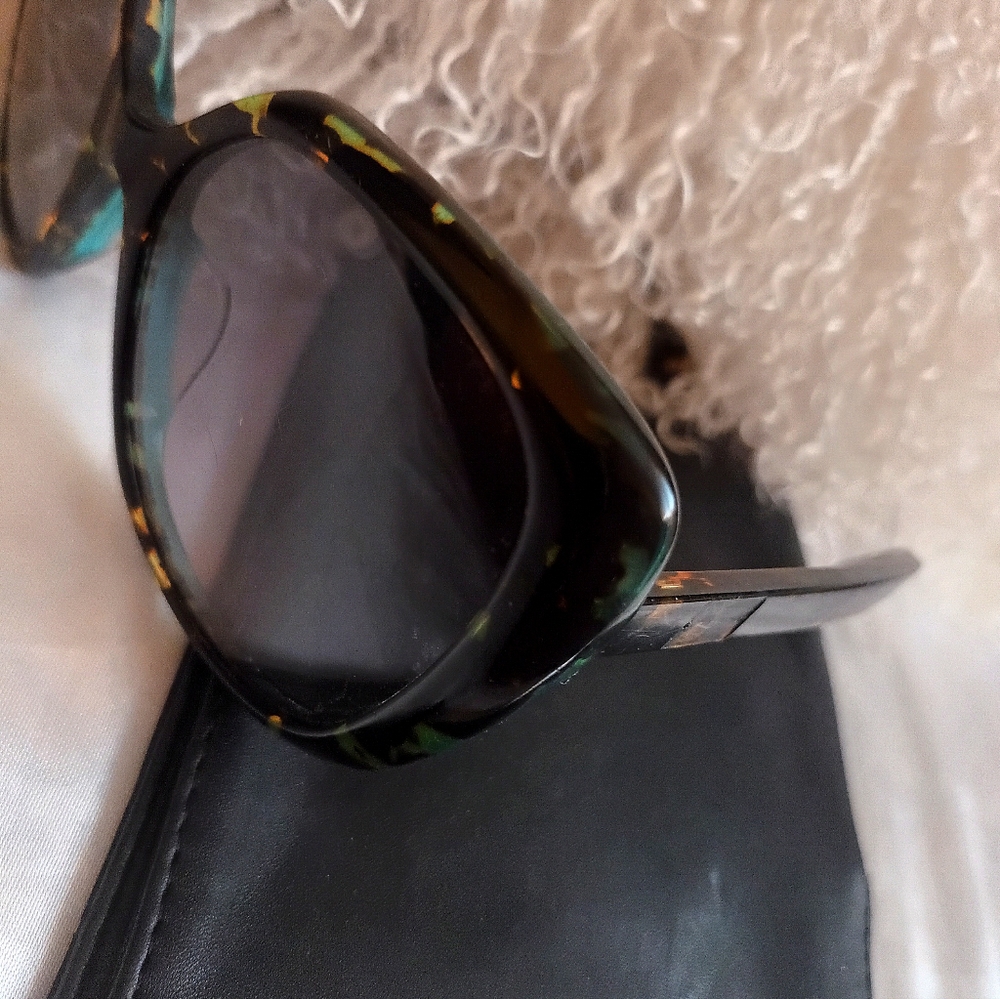 FENDI Sunglasses - Picture 9 of 12